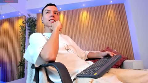 Snapshot of basthiianxxx chatting on December 3, 2025, 8:29 pm Basthiian online show from December 3, 2025, 8:29 pm