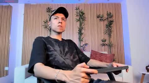 Snapshot of basthiianxxx chatting on December 16, 2025, 7:08 pm Basthiian online show from December 16, 2025, 7:08 pm