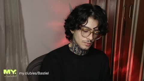 Snapshot of bastiel_ chatting on May 6, 2026, 3:46 am Bastiel online show from May 6, 2026, 3:46 am