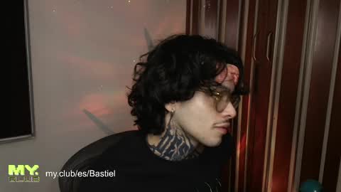 Snapshot of bastiel_ chatting on May 10, 2026, 2:17 am Bastiel online show from May 10, 2026, 2:17 am