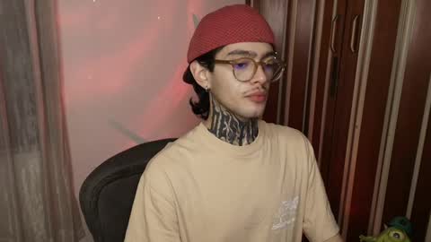 Snapshot of bastiel_ chatting on June 5, 2026, 4:19 am Bastiel online show from June 5, 2026, 4:19 am