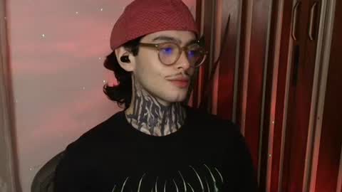 Snapshot of bastiel_ chatting on June 17, 2026, 2:25 am Bastiel online show from June 17, 2026, 2:25 am