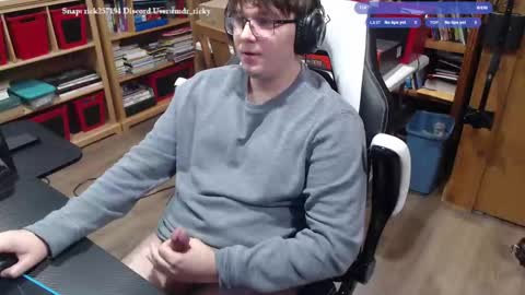 Snapshot of baterricky chatting on October 17, 2025, 9:39 pm Ricky online show from October 17, 2025, 9:39 pm