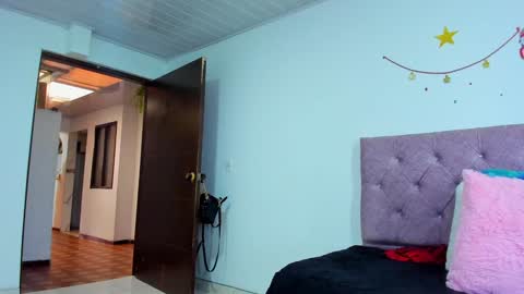 Snapshot of bathory_vamps chatting on December 27, 2024, 4:32 pm online show from December 27, 2024, 4:32 pm