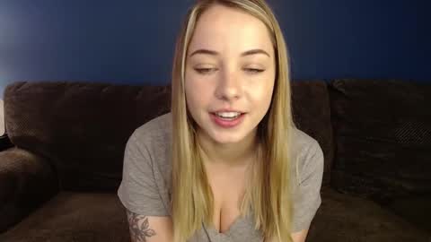 Snapshot of bbgirlnextdoor chatting on November 10, 2025, 7:24 pm bbgirlnextdoor online show from November 10, 2025, 7:24 pm