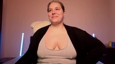 Snapshot of bbw_goddes chatting on February 1, 2026, 11:03 pm Love online show from February 1, 2026, 11:03 pm