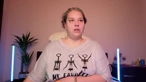 Snapshot of bbw_goddes chatting on February 8, 2026, 6:22 pm Love online show from February 8, 2026, 6:22 pm