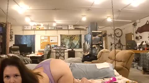 Snapshot of bdeunltd chatting on September 24, 2025, 3:59 pm bdeunltd online show from September 24, 2025, 3:59 pm