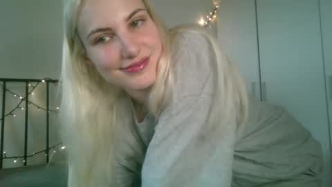Snapshot of bea_trix77 chatting on January 13, 2025, 12:56 pm Yours sweet Bea 3 online show from January 13, 2025, 12:56 pm
