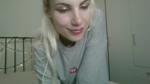 Snapshot of bea_trix77 chatting on February 4, 2025, 6:49 pm Yours sweet Bea 3 online show from February 4, 2025, 6:49 pm
