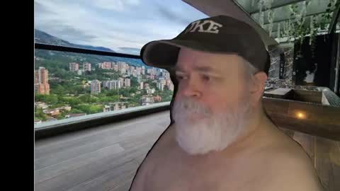 Snapshot of bear4muscle chatting on December 7, 2024, 12:19 am Dookie online show from December 7, 2024, 12:19 am