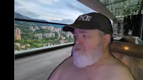 Snapshot of bear4muscle chatting on December 13, 2024, 1:26 am Dookie online show from December 13, 2024, 1:26 am