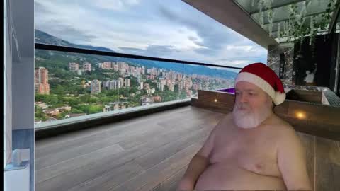 Snapshot of bear4muscle chatting on December 16, 2024, 12:04 am Dookie online show from December 16, 2024, 12:04 am