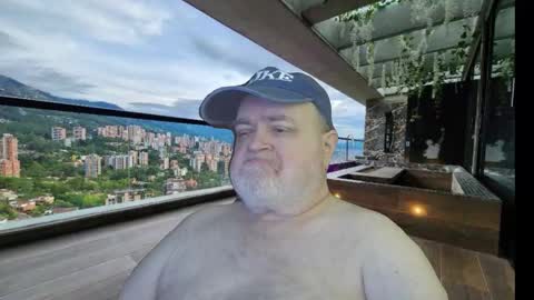 Snapshot of bear4muscle chatting on October 19, 2025, 2:23 am Dookie online show from October 19, 2025, 2:23 am