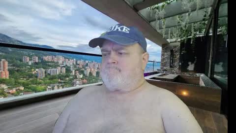 Snapshot of bear4muscle chatting on October 19, 2025, 6:41 pm Dookie online show from October 19, 2025, 6:41 pm