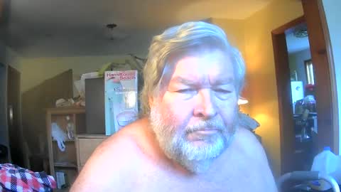 Snapshot of bear8620 chatting on June 13, 2026, 10:24 am bear online show from June 13, 2026, 10:24 am