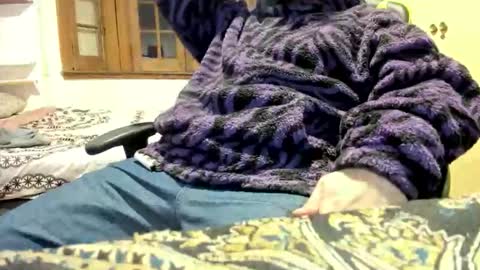 DOM bear online show from April 5, 2026, 6:54 am