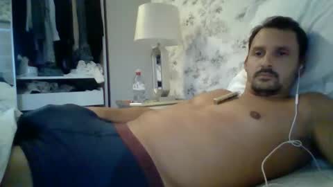 Snapshot of bearboudior chatting on October 23, 2025, 3:33 pm bearboudior online show from October 23, 2025, 3:33 pm