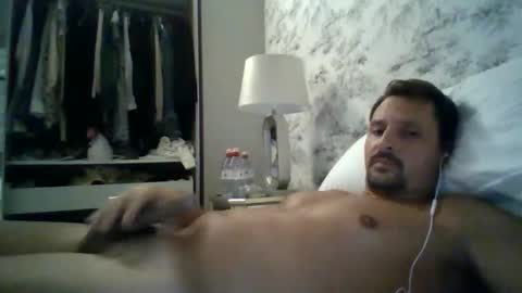 Snapshot of bearboudior chatting on October 31, 2025, 1:06 am bearboudior online show from October 31, 2025, 1:06 am