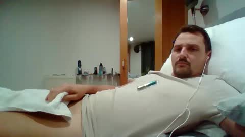 Snapshot of bearboudior chatting on November 18, 2025, 4:44 pm bearboudior online show from November 18, 2025, 4:44 pm