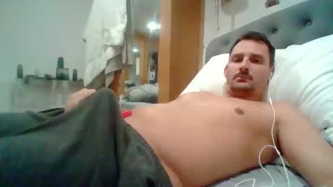 Snapshot of bearboudior chatting on March 24, 2026, 12:32 pm bearboudior online show from March 24, 2026, 12:32 pm