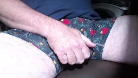 Snapshot of bearbuffet_ chatting on December 20, 2024, 12:16 pm bearbuffet_ online show from December 20, 2024, 12:16 pm