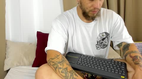 Snapshot of beard_xox chatting on February 8, 2025, 10:29 pm beard_xox online show from February 8, 2025, 10:29 pm