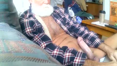 Snapshot of beardbushy chatting on February 18, 2025, 2:27 pm beardbushy online show from February 18, 2025, 2:27 pm