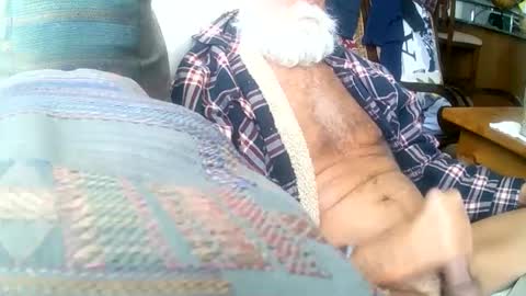 Snapshot of beardbushy chatting on February 26, 2025, 3:30 pm beardbushy online show from February 26, 2025, 3:30 pm