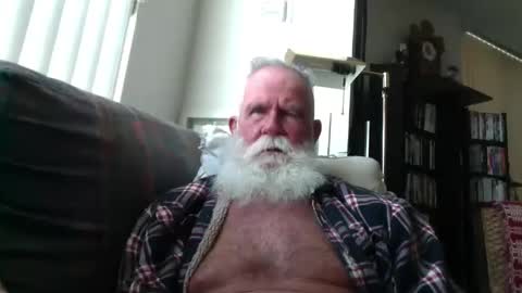 Snapshot of beardbushy chatting on September 14, 2025, 3:44 pm beardbushy online show from September 14, 2025, 3:44 pm