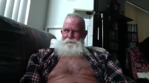 Snapshot of beardbushy chatting on October 31, 2025, 4:30 pm beardbushy online show from October 31, 2025, 4:30 pm
