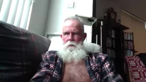Snapshot of beardbushy chatting on November 25, 2025, 4:40 pm beardbushy online show from November 25, 2025, 4:40 pm