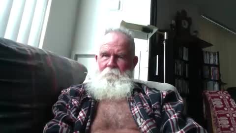 Snapshot of beardbushy chatting on November 27, 2025, 5:26 pm beardbushy online show from November 27, 2025, 5:26 pm