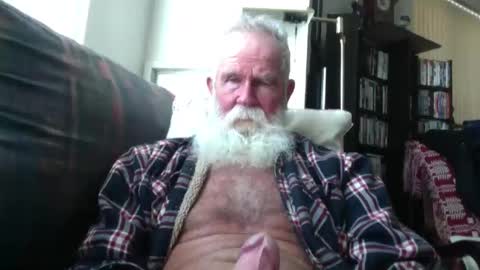 Snapshot of beardbushy chatting on December 14, 2025, 4:56 pm beardbushy online show from December 14, 2025, 4:56 pm