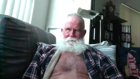 Snapshot of beardbushy chatting on May 25, 2026, 1:28 pm beardbushy online show from May 25, 2026, 1:28 pm