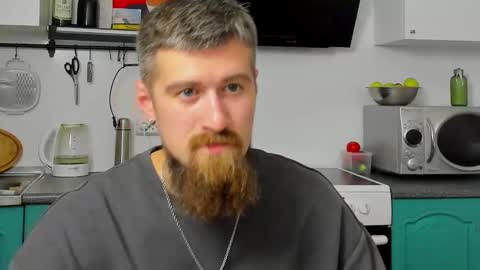 Snapshot of bearded_legend chatting on September 19, 2025, 3:41 am Zeus online show from September 19, 2025, 3:41 am