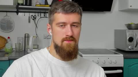 Snapshot of bearded_legend chatting on September 22, 2025, 3:19 am Zeus online show from September 22, 2025, 3:19 am