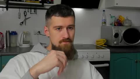 Snapshot of bearded_legend chatting on October 13, 2025, 1:38 am Zeus online show from October 13, 2025, 1:38 am