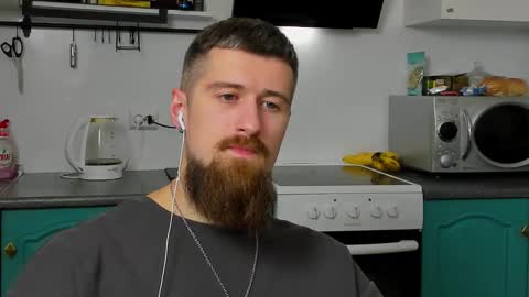 Snapshot of bearded_legend chatting on October 17, 2025, 7:16 pm Zeus online show from October 17, 2025, 7:16 pm