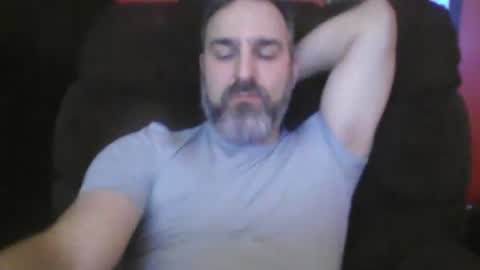 Snapshot of beardedambition chatting on December 8, 2024, 4:14 am beardedambition online show from December 8, 2024, 4:14 am