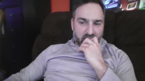 Snapshot of beardedambition chatting on March 1, 2025, 7:26 pm beardedambition online show from March 1, 2025, 7:26 pm