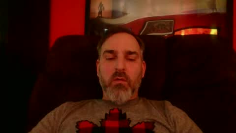 Snapshot of beardedambition chatting on October 18, 2025, 4:19 pm beardedambition online show from October 18, 2025, 4:19 pm