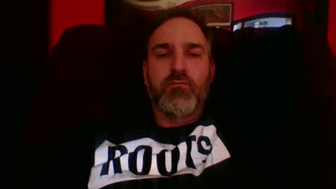 Snapshot of beardedambition chatting on October 24, 2025, 2:24 pm beardedambition online show from October 24, 2025, 2:24 pm