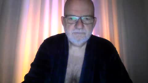 Snapshot of beardman916444 chatting on December 25, 2024, 6:41 am Beardman online show from December 25, 2024, 6:41 am