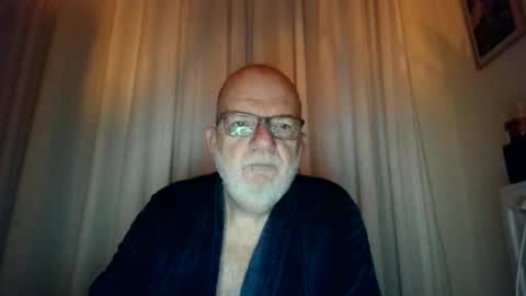 Snapshot of beardman916444 chatting on October 19, 2025, 4:46 am Beardman online show from October 19, 2025, 4:46 am