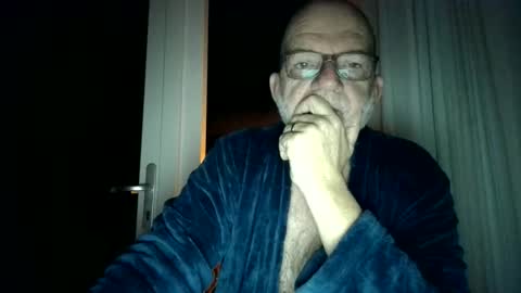 Snapshot of beardman916444 chatting on November 30, 2025, 6:17 am Beardman online show from November 30, 2025, 6:17 am