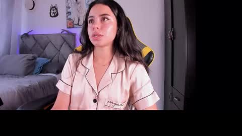 Snapshot of bearmel3 chatting on September 12, 2025, 3:23 pm MELANI online show from September 12, 2025, 3:23 pm