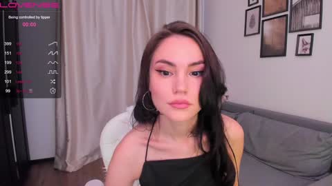 Snapshot of beatricefawne chatting on December 11, 2024, 7:57 pm Bzzz Bea online show from December 11, 2024, 7:57 pm