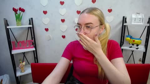 BeatriceFlyy online show from December 12, 2024, 1:06 pm