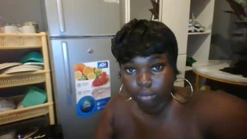 Snapshot of beautie699392 chatting on February 3, 2025, 11:31 am Lil stunner online show from February 3, 2025, 11:31 am